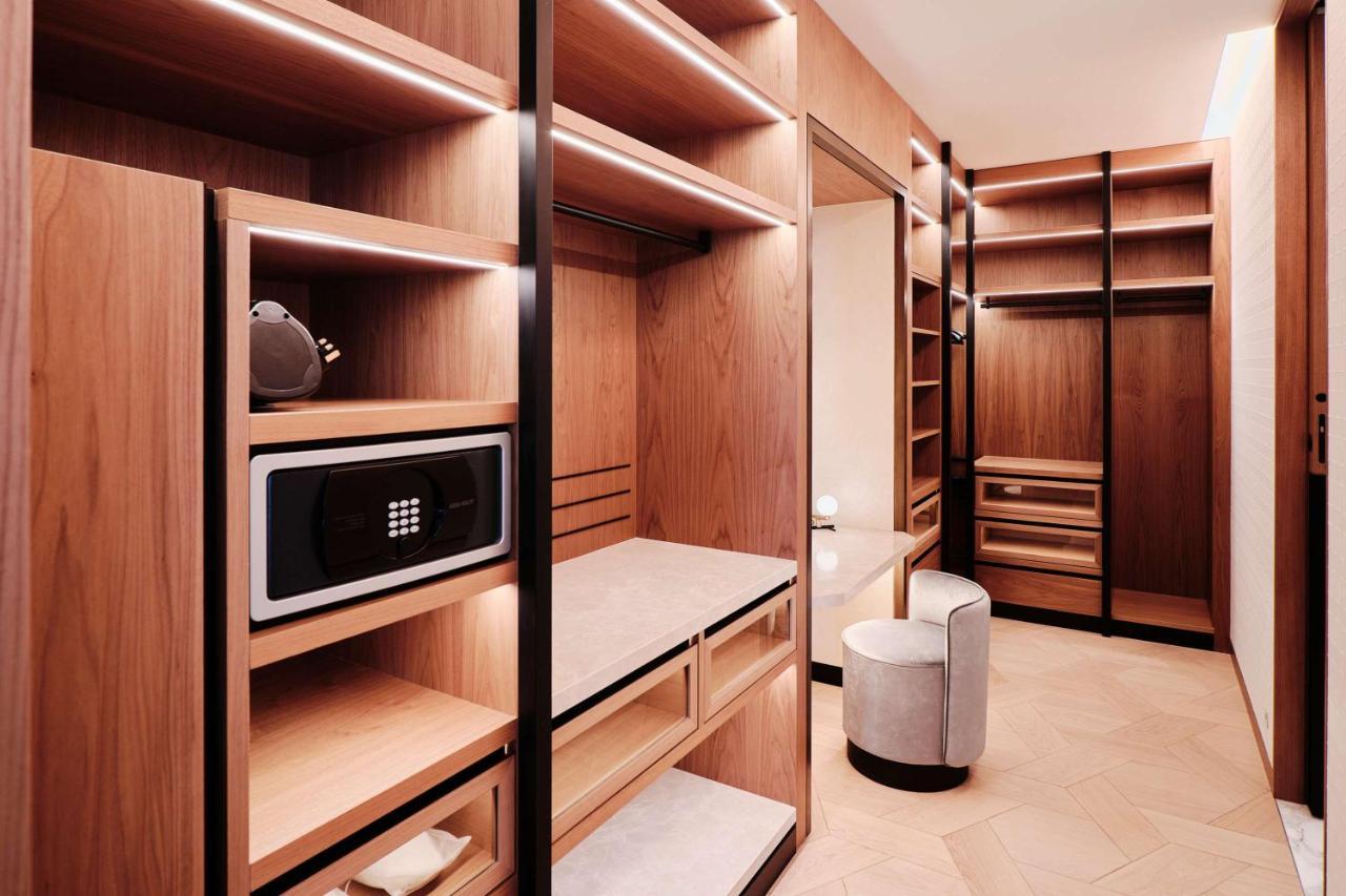 Grand Hyatt Kuwait Hotel Кувейт Екстериор снимка A walk-in closet