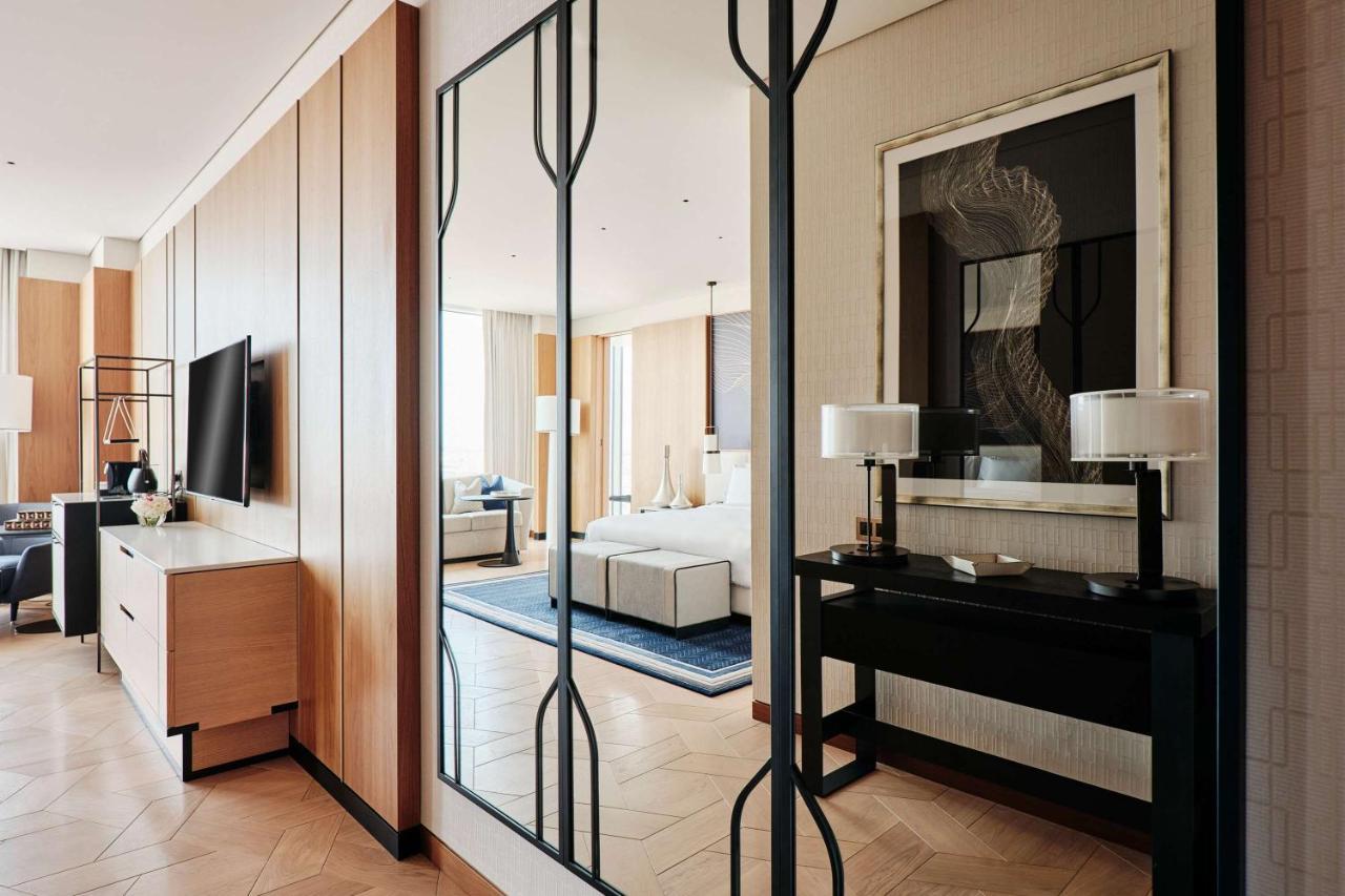 Grand Hyatt Kuwait Hotel Кувейт Екстериор снимка A suite at the hotel