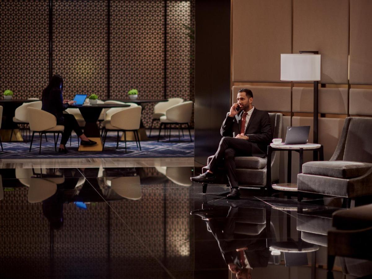 Grand Hyatt Kuwait Hotel Кувейт Екстериор снимка The Lounge at the airport